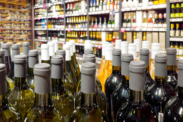 FT: мировые производители вынуждены снижать цены из-за нераспроданного спиртного