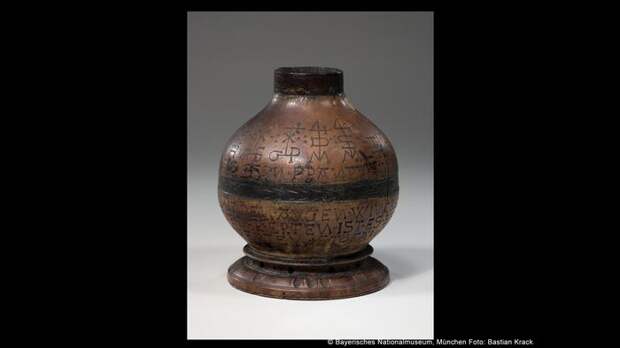 Деревянная бутылка 1618 года