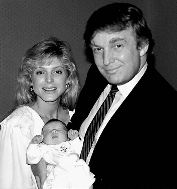 Тиффани Трамп в младенчестве с родителями