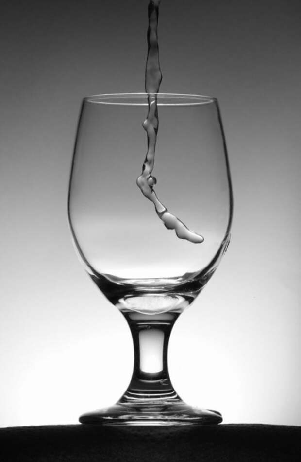 blue-imact-photoshop-liquid-drink-wine-glass-cool blue imact photoshop liquid drink wine glass cool 522x800 Кошки это жидкость, есть доказательства