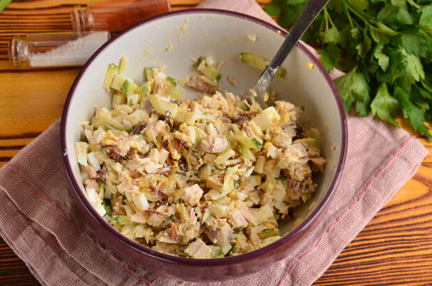 Салат «Гнездо глухаря» с курицей — оригинальный и очень вкусный рецепт