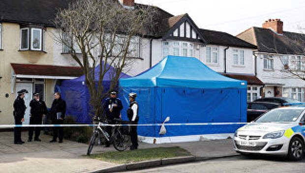 Полиция возле дома Николая Глушкова на окраине Лондона. 14 марта 2018