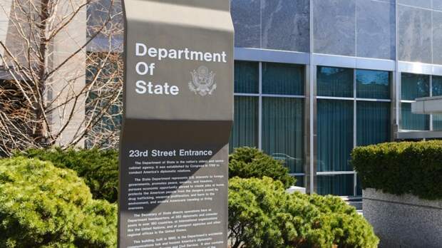 Моральный дух в Госдепе падает из-за сокращений и переработок, заявили в США