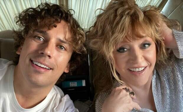 Галкин с наряженными детьми нарвался на критику из-за новогоднего видео: "А сами это едите?"