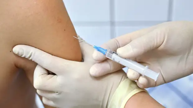 Эксперт прокомментировал ход вакцинации от COVID-19 в России