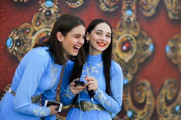 Фото №1 - Как кавказские парни видят разницу между русскими и восточными девушками
