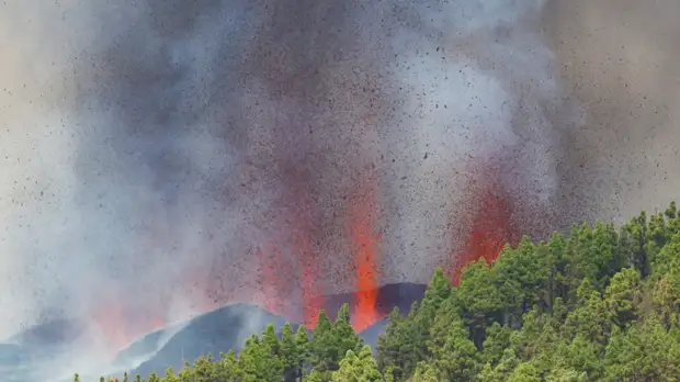 В результате извержения вулкана на испанском острове Пальма пострадавших нет