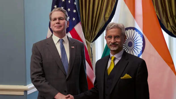 Разрешив Индии российскую нефть, США признали провал в Иране