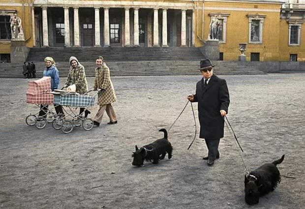Михаил Румянцев (клоун Карандаш) у Инженерного (Михайловского) замка в Ленинграде, 1977 год.