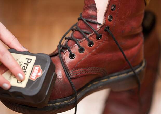1385806934_670px-clean-road-salt-off-leather-shoes-step-3