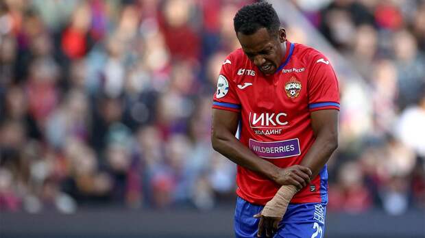 Мойзес получил красную карточку и оставил ЦСКА вдевятером в матче против «Краснодара»