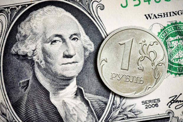 Россиянам пояснили, почему покупка доллара и евро в августе станет ошибкой