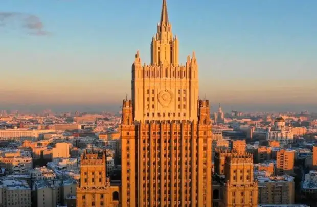 Франция объявила о массовой высылке российских дипломатов