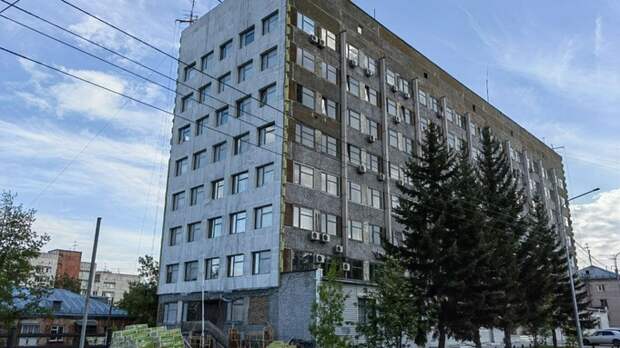 Как здание Минтранса Алтая превращается в современный офисник в центре Барнаула