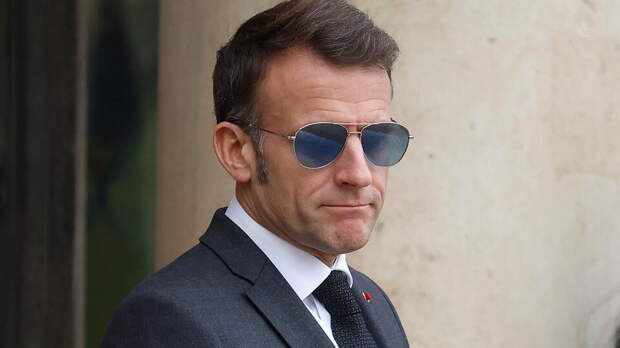 "Хвастун": во Франции поддержали слова Захаровой о нелепости Макрона