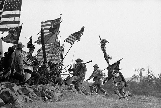 Реконструкция Битвы при Геттисберге, самого кровавого сражения Гражданской войны в США (1965 год).