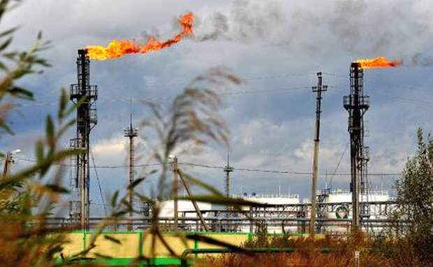 На фото: на территории нефтехимического предприятия "Белоруснефть"