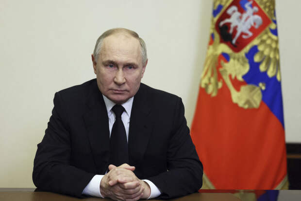 Путин поблагодарил за работу правительство РФ за совместную работу