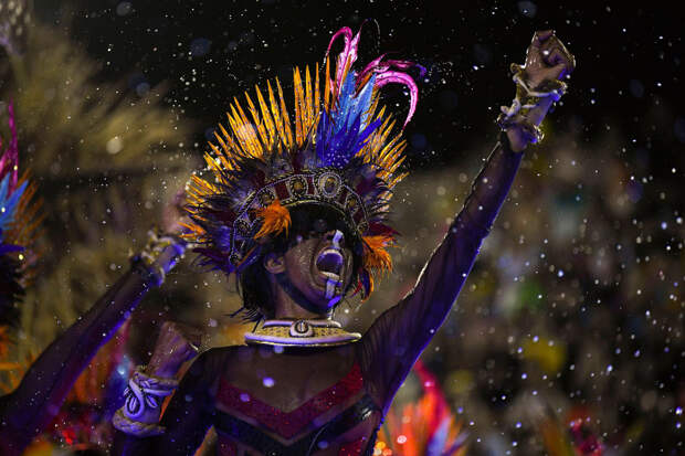 Карнавальное шествие в Рио-де-Жанейро на Самбадроме, Бразилия