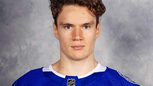 Грошев набрал 1-е очков в дебютном матче НХЛ