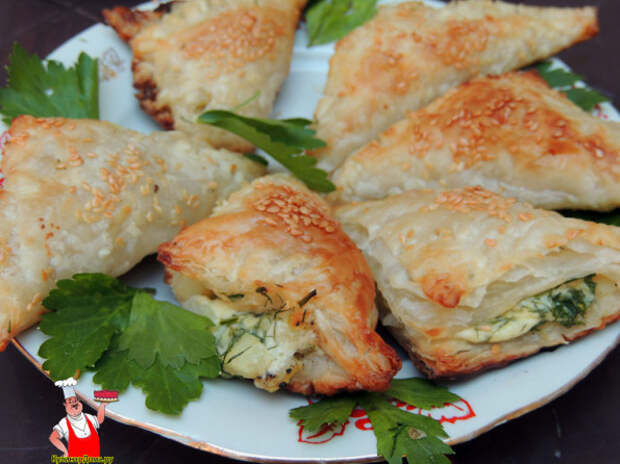 Пирожки из слоёного теста в картошкой и сыром. Пирожки из слоёного теста в картошкой и сыром.