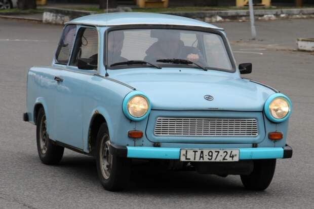 Народный ГДР Trabant выпускался с 1957 по 1991 год. | Фото: trabantpraguetour.cz.