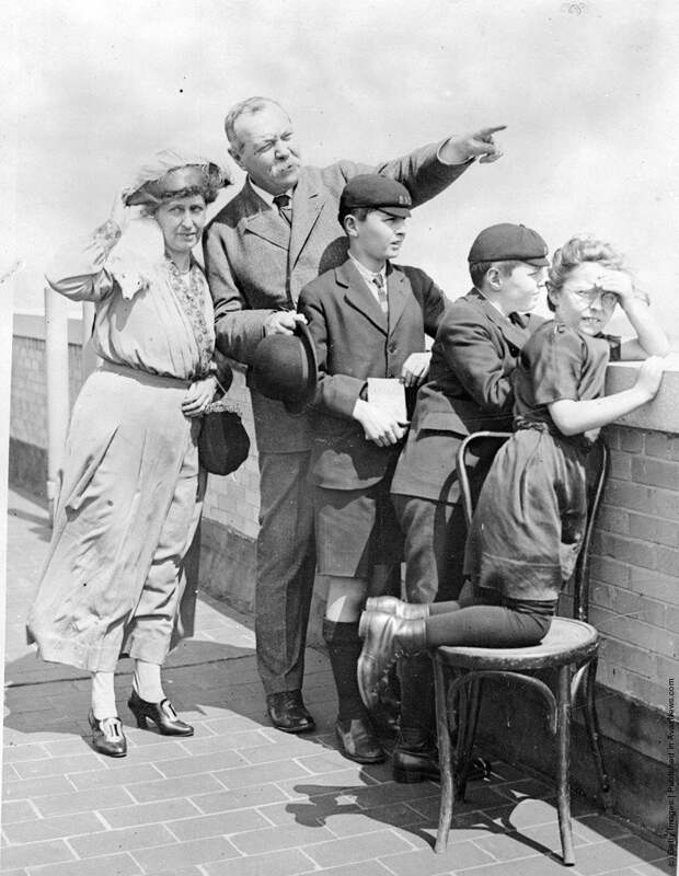 Артур Конан Дойл с семьей, апрель 1922 года. звезды, история, фото