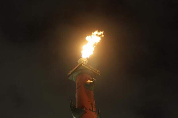 В честь Дня России в Петербурге зажгут Ростральные колонны