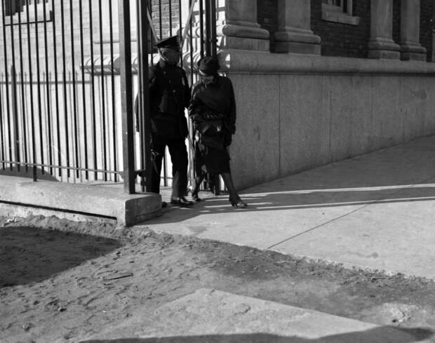 Крестная мать: 25 редких фото женщин гангстерского мира