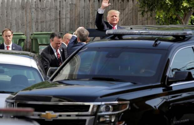 Автомобиль Chevy Suburban.