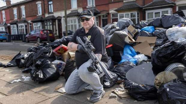 Полный бардак: Хитченс посоветовал британцам уносить ноги из страны как можно быстрее