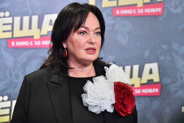 Mash: обманутые Домогацким покупатели требует с Гузеевой вернуть долг застройщика