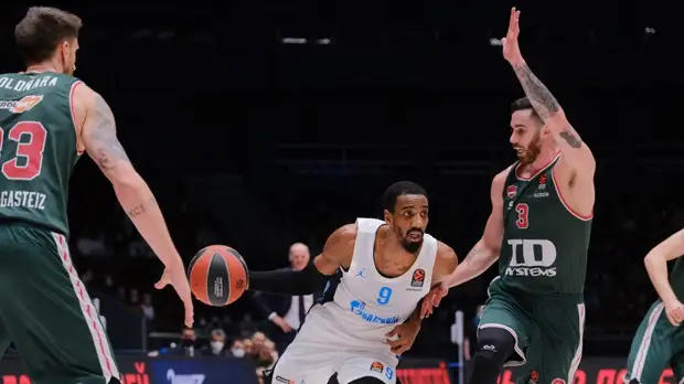 «Зенит» проиграл «Басконии» в баскетбольной Евролиге