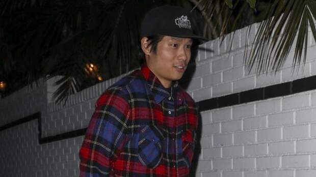 Пойдет по стопам отца и матери: сын Джоли начинает карьеру в шоу-бизнесе