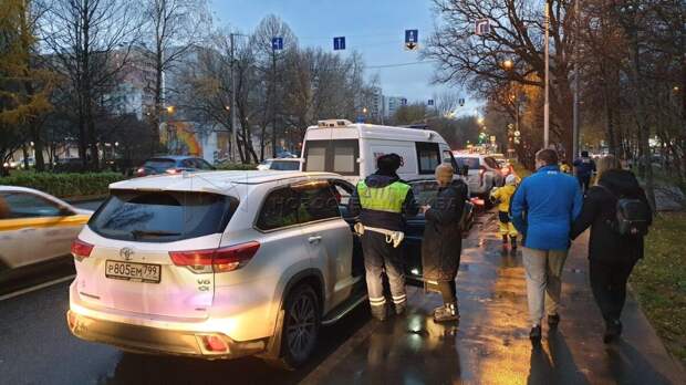 Mitsubishi и Toyota столкнулись на пересечении улиц Череповецкая и Хотьковская
