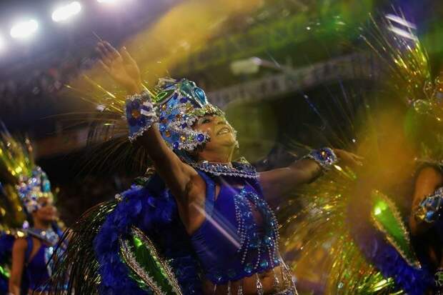 Школа Aguia de Ouro штурмует Самбодром бразилия, в мире, карнавал, события, фото, фотоотчет, фоторепортаж