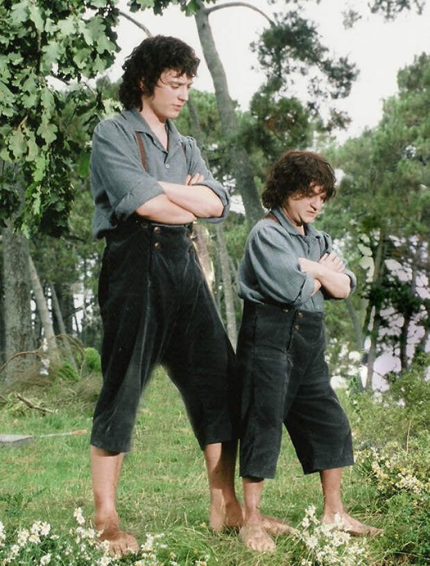 Elijah Woods With His Scale Double Kiran Shah On The Set Of The Lord Of The Rings: The Fellowship Of The Ring
