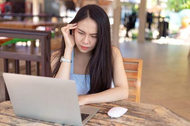 girl with a laptop Загадка-огонь! Некоторым приходится брать подсказкиЗагадка-огонь! Некоторым приходится брать подсказкиЗагадка-огонь! Некоторым приходится брать подсказкиЗагадка-огонь! Некоторым приходится брать подсказки