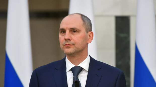 Паслер поручил оказать юрпомощь пытавшемуся прорваться к нему мужчине
