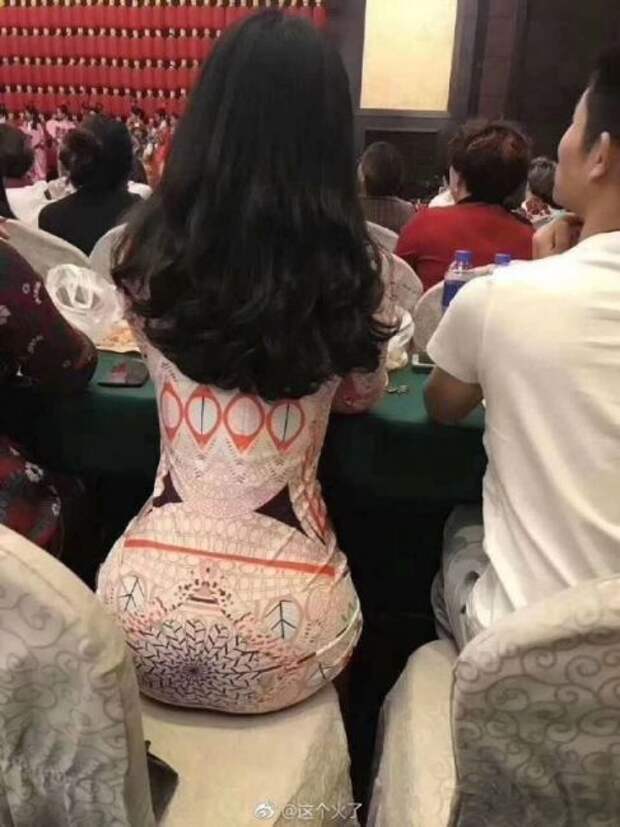 Спорный дизайн платья