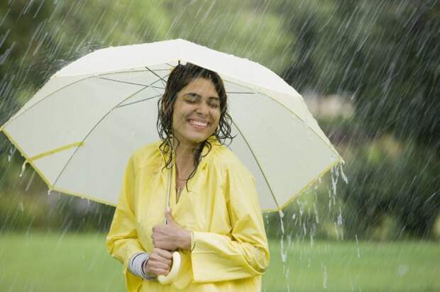 Радуйтесь жизни, даже если на улице идет дождь. / Фото: Greelane.com