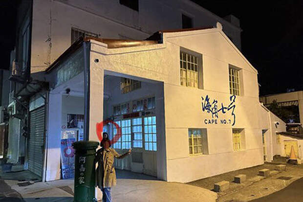 Супруги на Тайване сфотографировали женщину-призрака в храме