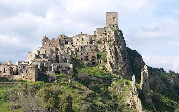 Древний город Крако превратился в призрачное место (Италия). | Фото: account.travel.