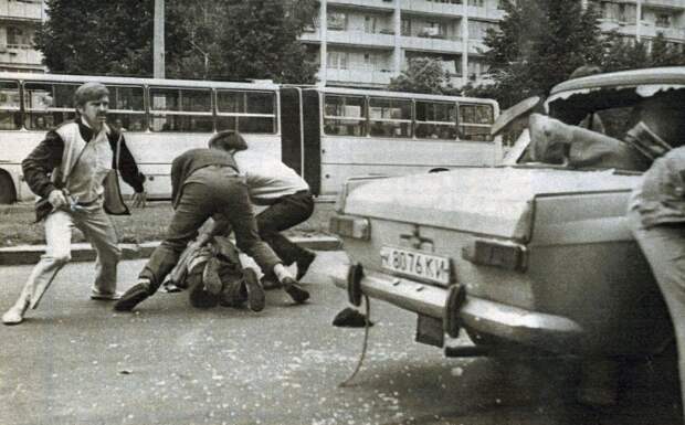 Обезвреживание преступной банды вымогателей на проспекте маршала Рокоссовского. СССР, Киев, 1989 год.
