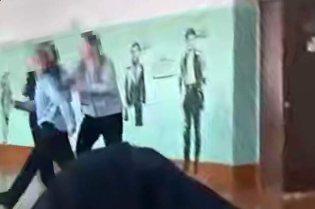 В Черемхово 12-летний мальчик подрался с сотрудницей школы и попал на видео