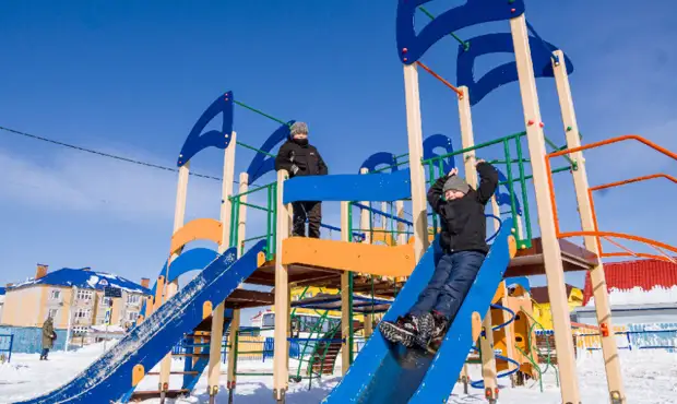 В поселке Новый Порт построили новые дома, дороги и детские площадки