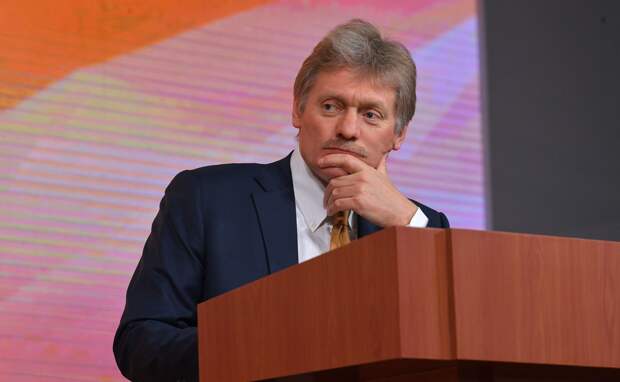 Песков: В Кремле обеспокоены из-за нагнетания напряженности вокруг Украины