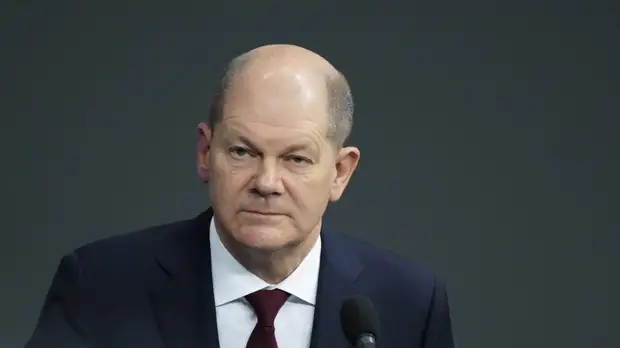 Rzeczpospolita: канцлер Германии Шольц раскалывает единый фронт Запада против России