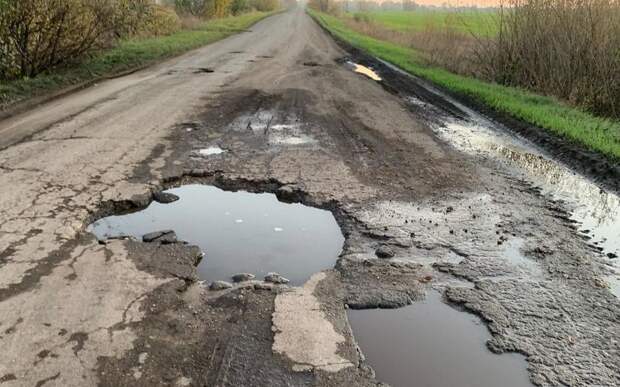 На подрядчика завели дело за невыполнение ремонта дороги в Милославском районе