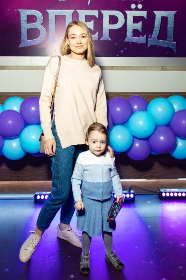 Оксана Акиньшина с дочкой